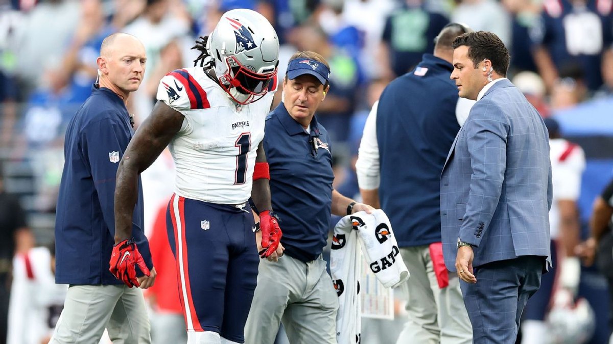A.J. Brown wuxuu ka baxay ciyaarta Patriots vs. Seahawks kadib dhaawac dhinaca jilbaha