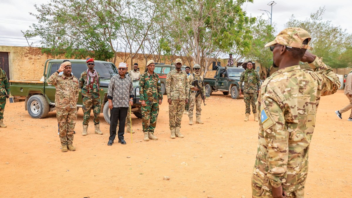 Wasiirka Amniga iyo Hoggaanka Ciidamada Federaalka Soomaaliya Ku Socdaan Xarunta Ciidamada Danab ee Galkayo
