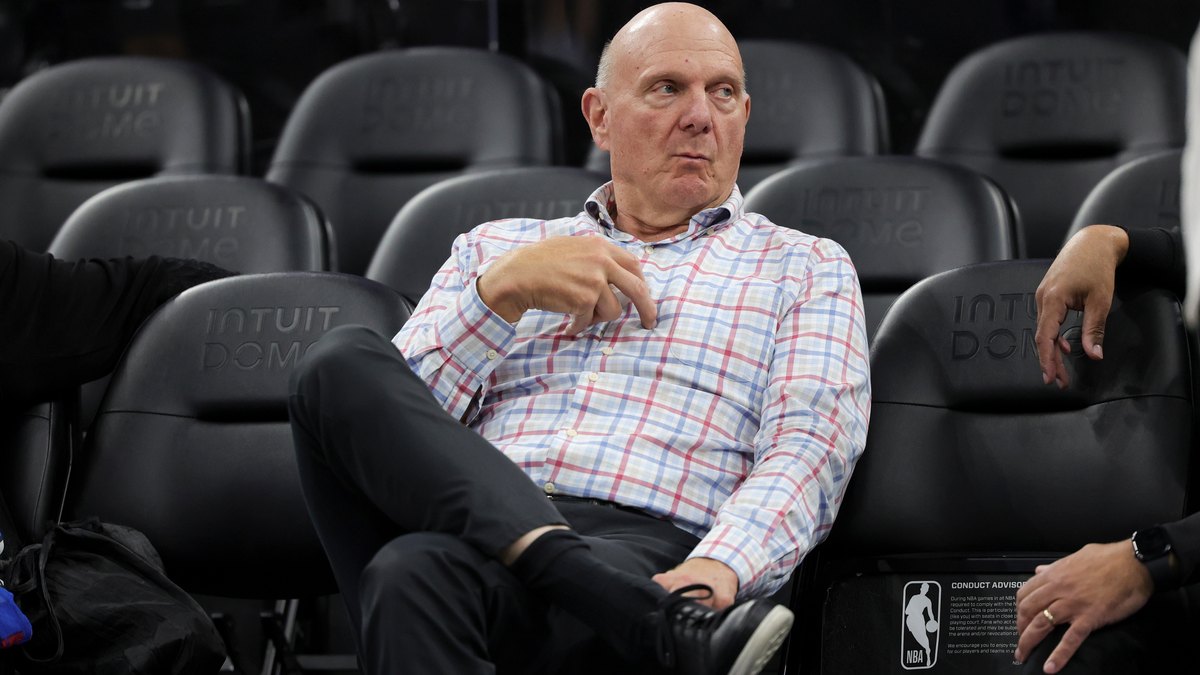 NBA-ga ayaa xukun ku riday Steve Ballmer iyo kooxda Clippers, waxaana la xiray 5 doorasho oo koowaad