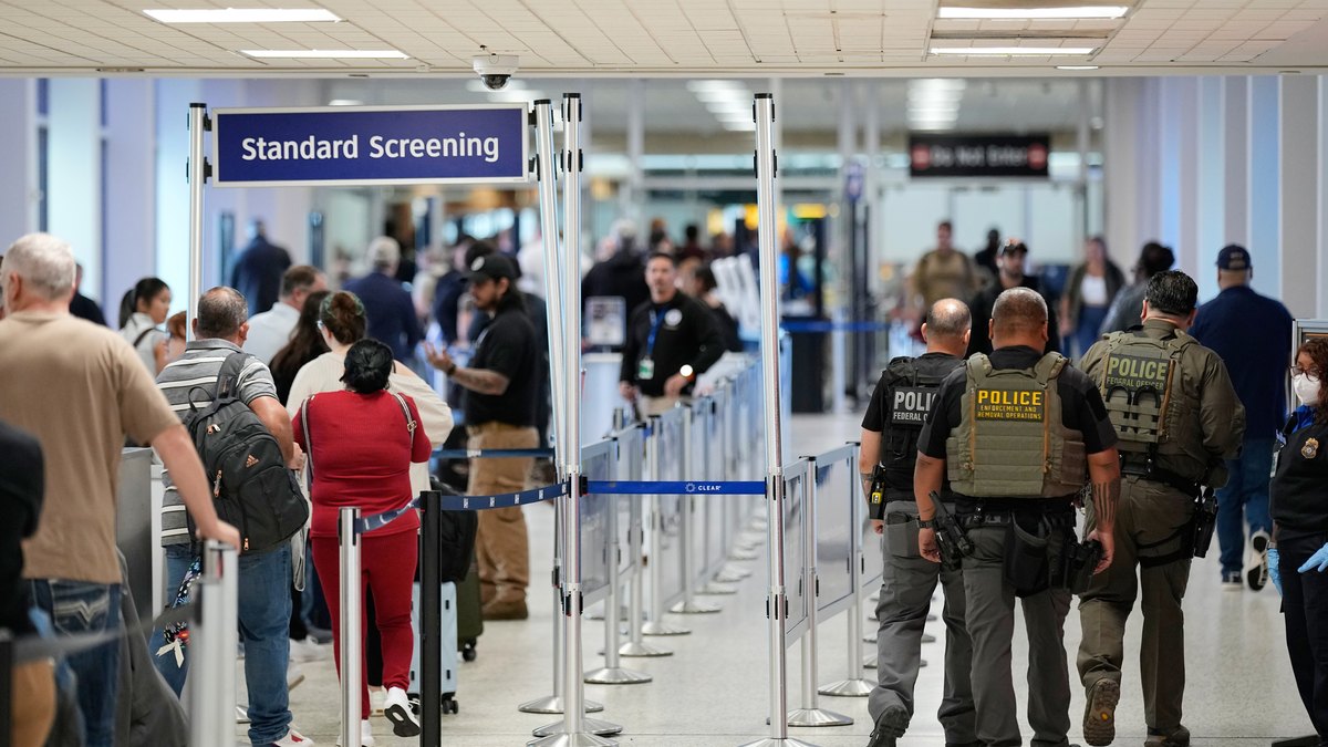 Hakadka Visa-ka ee Dowladda Trump ee 75 Dal ayaa Lagu Xukumay inuu yahay Mid Dastuurka Ka Dhaadhacay