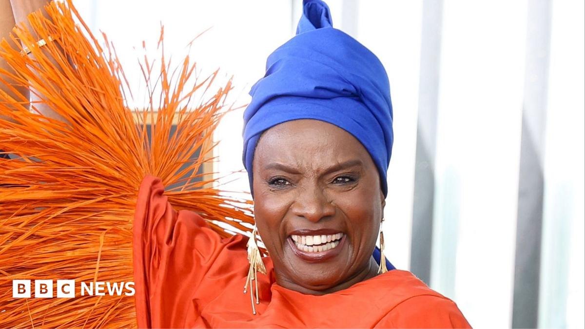 Angélique Kidjo waxay noqotay halyeeyka Afrika ee helay quruxda Hollywood Walk of Fame