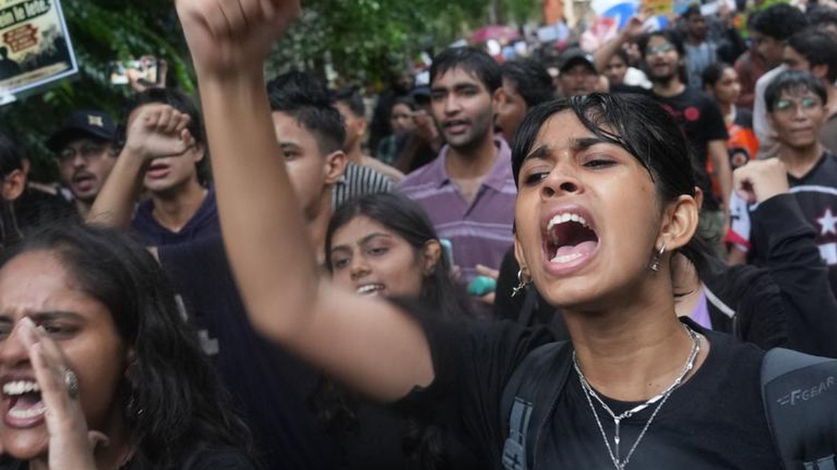 Modi Oo Amray Maxkamado Degdeg Ah Oo Loogu Talagalay Kiixa Waraaqaha Imtixaanka