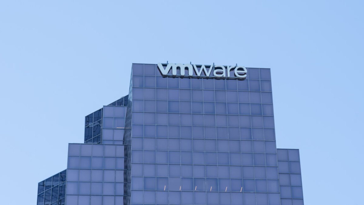 VMware waxay ku dhiirrigelisay shirkadaha yar ee ku guulaystay VCF, iyadoo vSphere Standard ay ku jirto xaalad adag