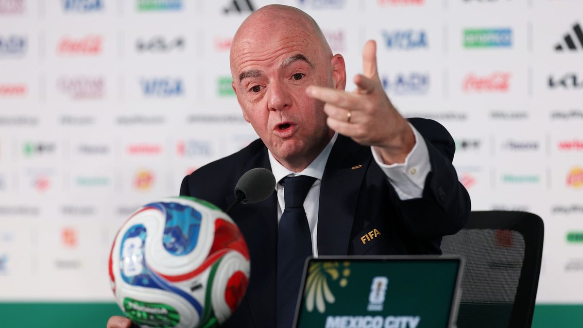 Infantino oo u sheegay dhaleeceeyayaasha Koobka Adduunka inay 'milicsadaan oo tukadaan'