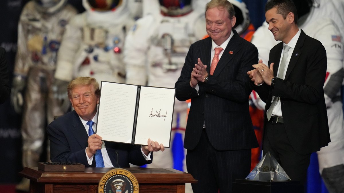 Madaxweyne Trump oo saxiixay amar fulin ah oo abuuray Akadeemiyada Space-ka ee Maraykanka