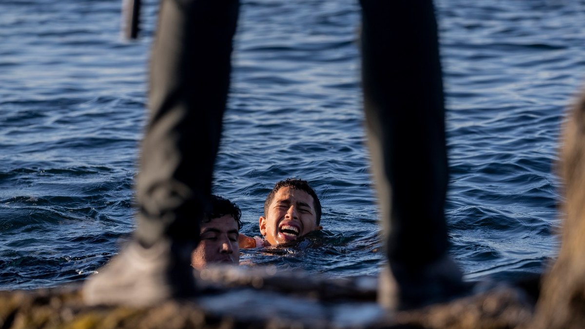 Ugu yaraan 100 qof ayaa ku dhintay isku soo wada buuqsanaashahii Ceuta