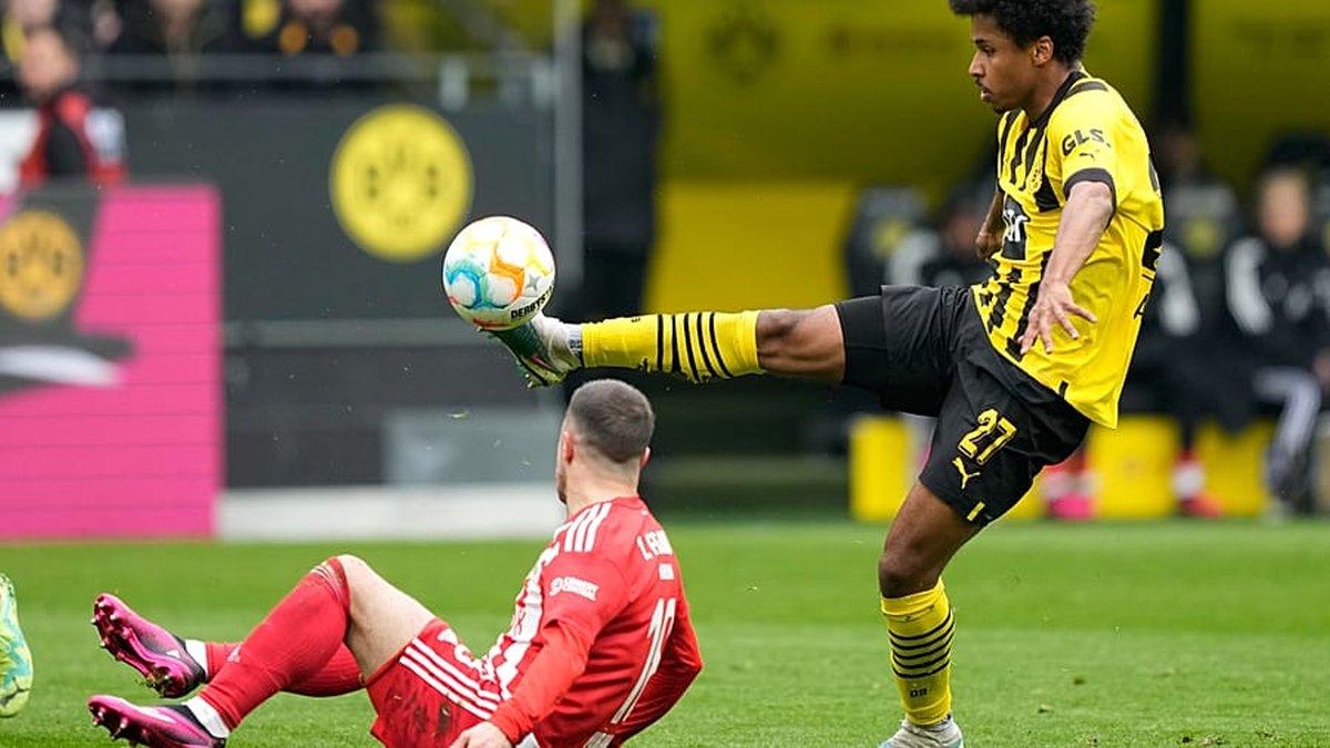 Barcelona oo heshiis shan sano ah la saxixtay Karim Adeyemi ee Dortmund