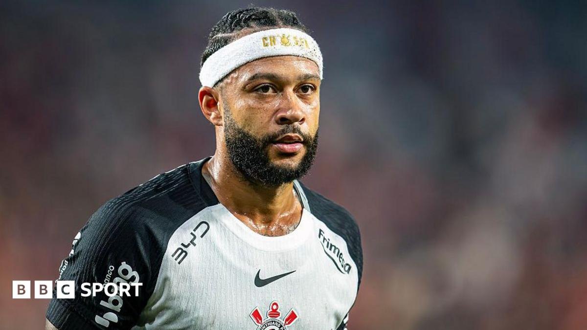 Depay oo Corinthians ku eedeeyay 'dhaqan aan la aqbali karin' kadib markii qandaraaskiisii la joojiyay