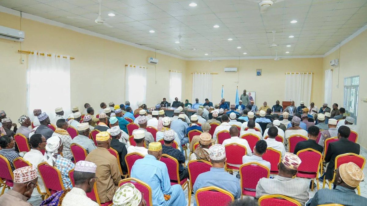 Madaxweyne Deni oo la fadhiyey nabadoonnada iyo odayaasha dhaqanka ee Mudug