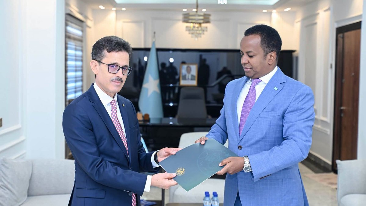 Wasiirka Arrimaha Dibadda oo helay nuqulada warqadaha aqoonsiga safiirka Aljeeriya