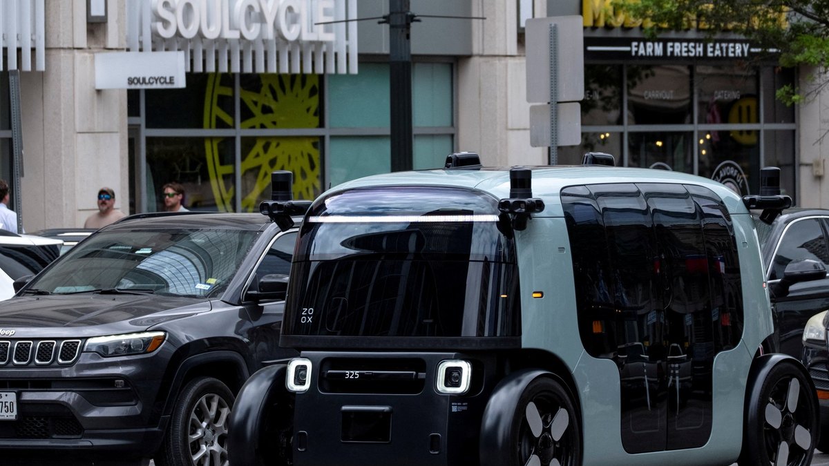 Zoox ee Amazon Oggolaansho Ka Heshey NHTSA oo Ku Saabsan Taksi-yada Aan Rixeeye lahayn