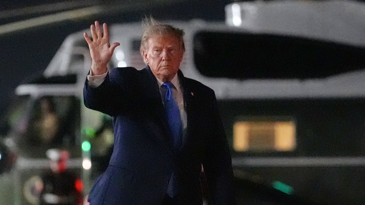 Heshiiska Maxkamadda: Maamulka Trump wuxuu ka difaacayaa xukunka uu ku xiray saddex warbaahin oo waaweyn