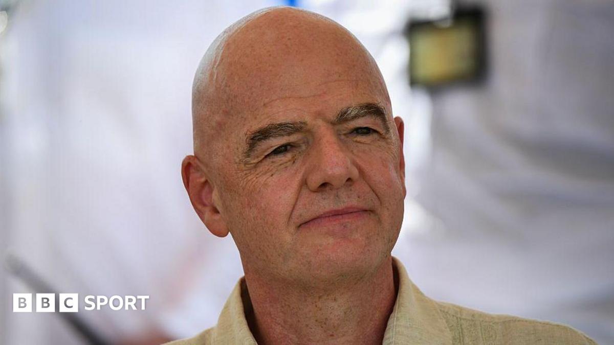 Infantino oo diidan eedeymo sheegaya in Uefa ay lacag siisay haweeney la sheegay inuu xiriir la lahaa