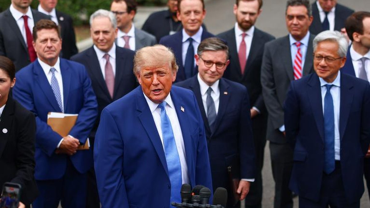 Madaxweyne Trump: Shirkadaha AI waxay isku raaceen inay 'xakameeyaan' horumarkeeda