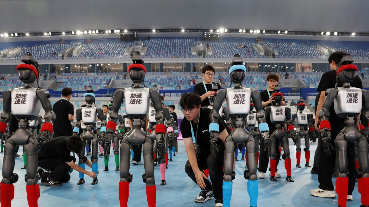 Robo-bilowga: Robotka 'Lightning' ee Honor wuxuu ka gudbayaa rekoodhka Usain Bolt ee 100 mitir
