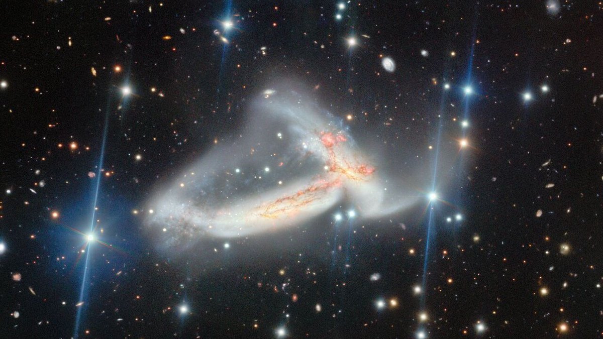 Galaxyada NGC 7253 iyo Arp 278: Ruuxa Labada Ruux ee Ku Dhisan Nolosha