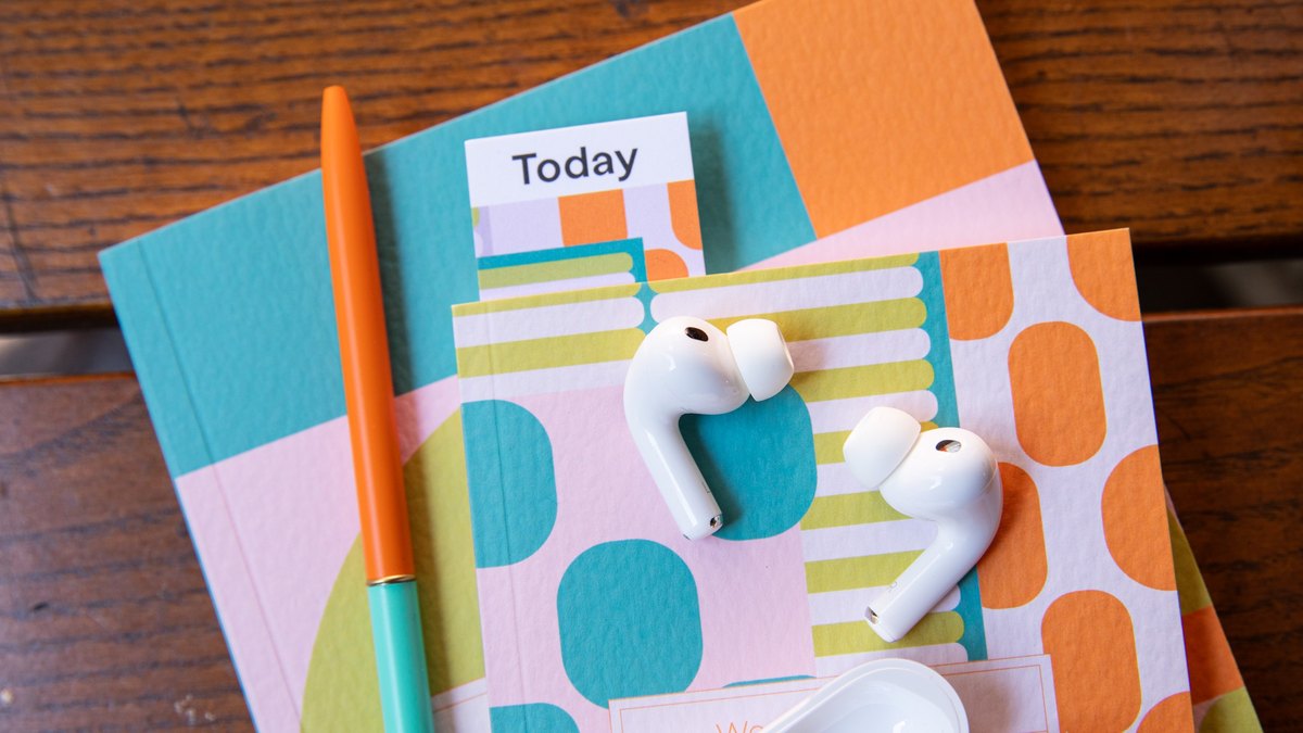 Apple dib u dhacday AirPods-ka leh kamaradaha ilaa 2027, waxayna sheegtay in macluumaadka la xakameynayo