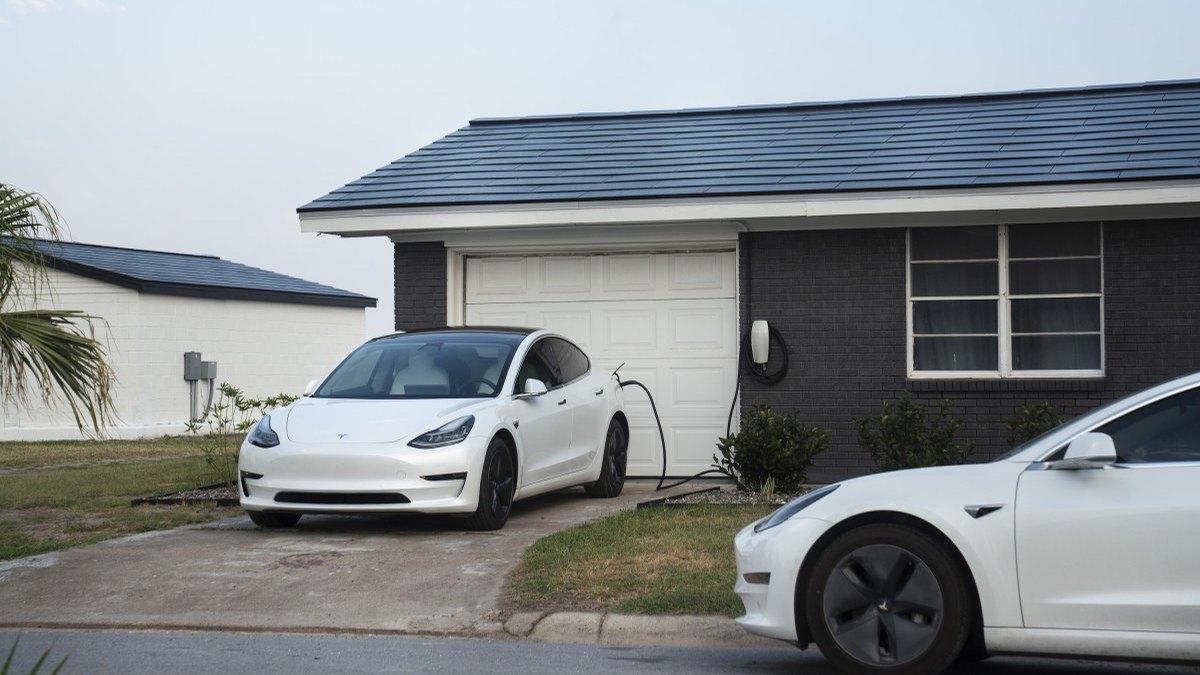 Roobka Qorraxda ee Tesla wuu dhacay — waxaana sabab u ah khaldan iyo qiimo sare