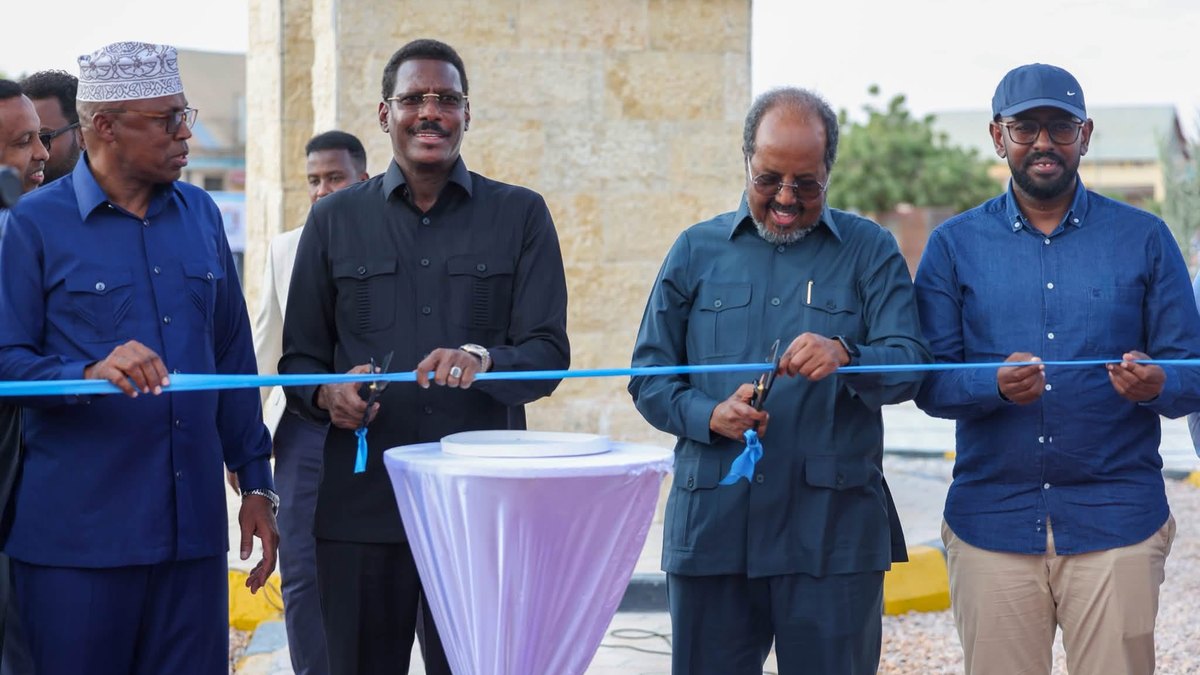 Madaxweynaha Hassan Sheikh Oo Furay Marxaladda Koowaad ee Mashruuca Waddada Dhuusamareeb