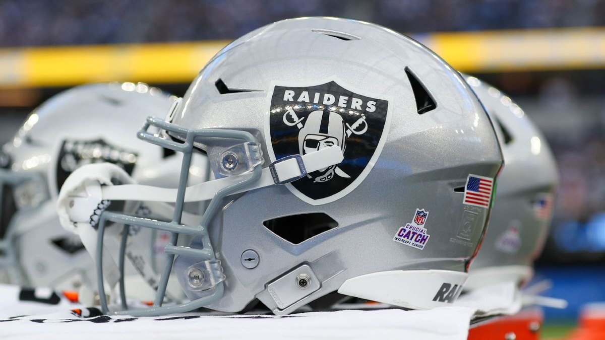 Maxx Crosby iyo Kirk Cousins oo isku dhacay kulankii tababarada ee Raiders