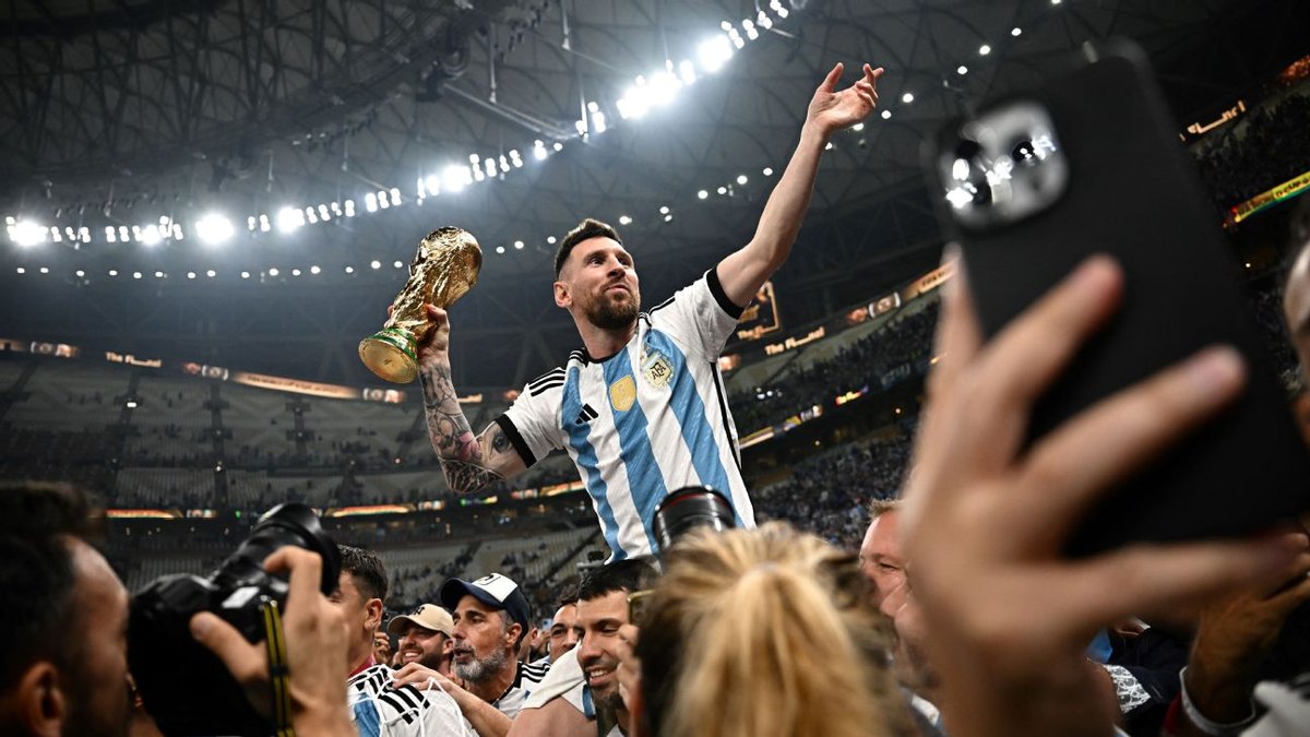 Messi wuxuu sheegay inuu ka baxayo ciyaaraha qaranka Argentina