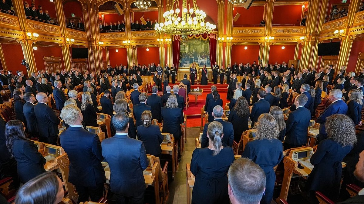 Boqor Haakon VIII Norway waxa uu xaqiijiyay inuu u dhaqaaqayo dastuurka dalka