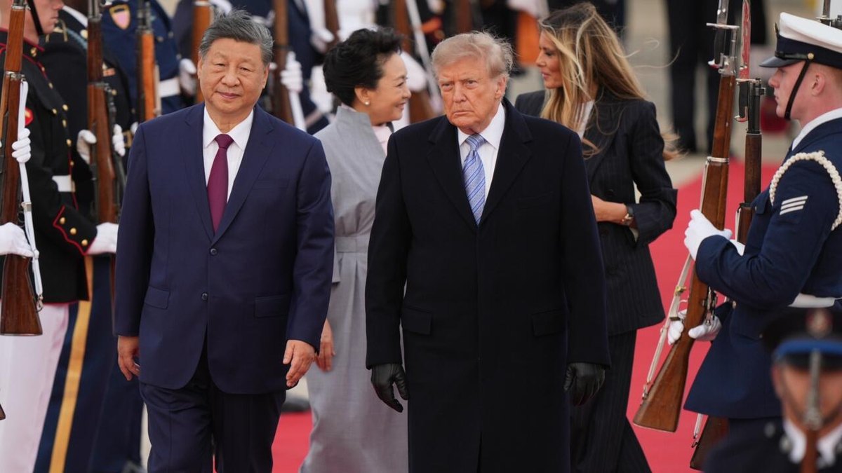 Madaxweynaha Maraykanka Trump wuxuu Xi Jinping u sameeyay soo dhaweyn gaar ah garoonka diyaaradaha