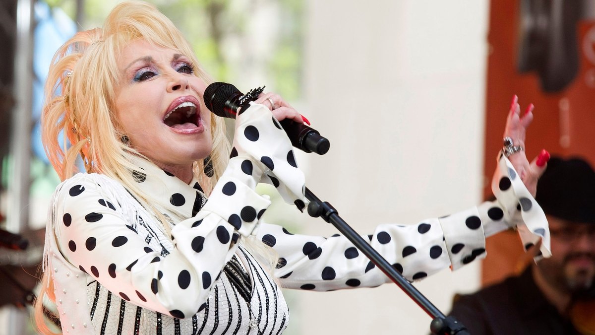 Dolly Parton: Haween-beeleed aan sumcaddeeda qirin, laakiin taageerayaasheedu waxay aragtiyay codkeeda
