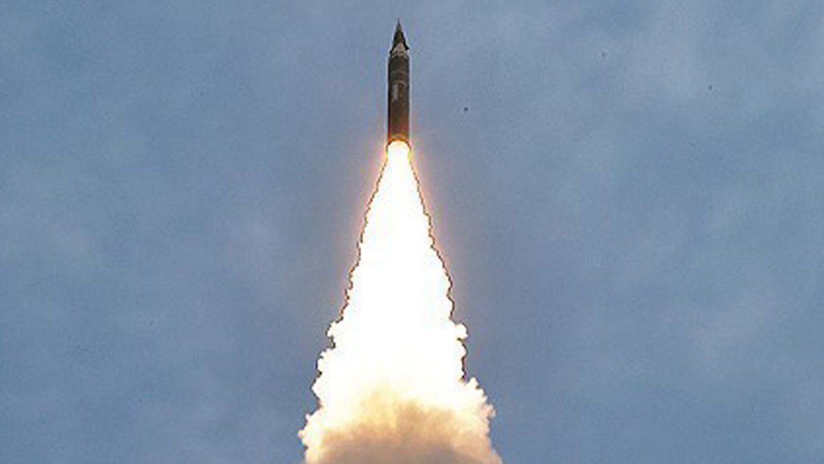 Koríya Koonfureed ayaa ku dhufatay saddex qoryo gaariyey badda Biyaha Japan