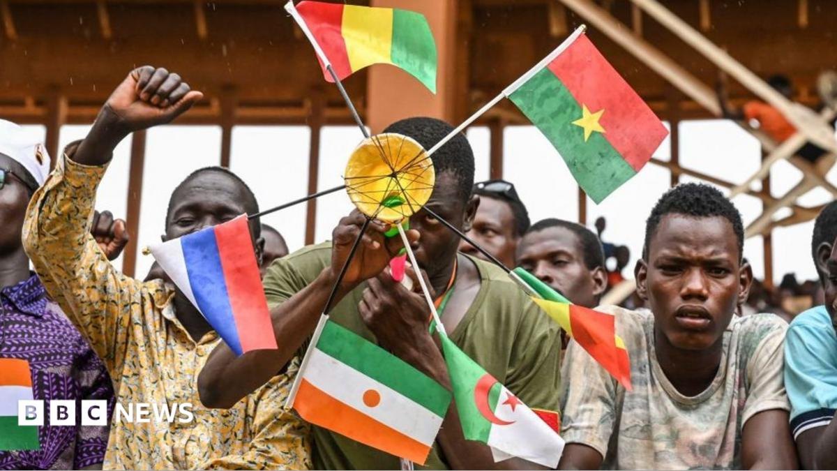Rusiya waxay dib u dhigaysaa xarumaha macallimiinta iyo dhaqanka ee Afrika si ay u kordhiso saamigeeda