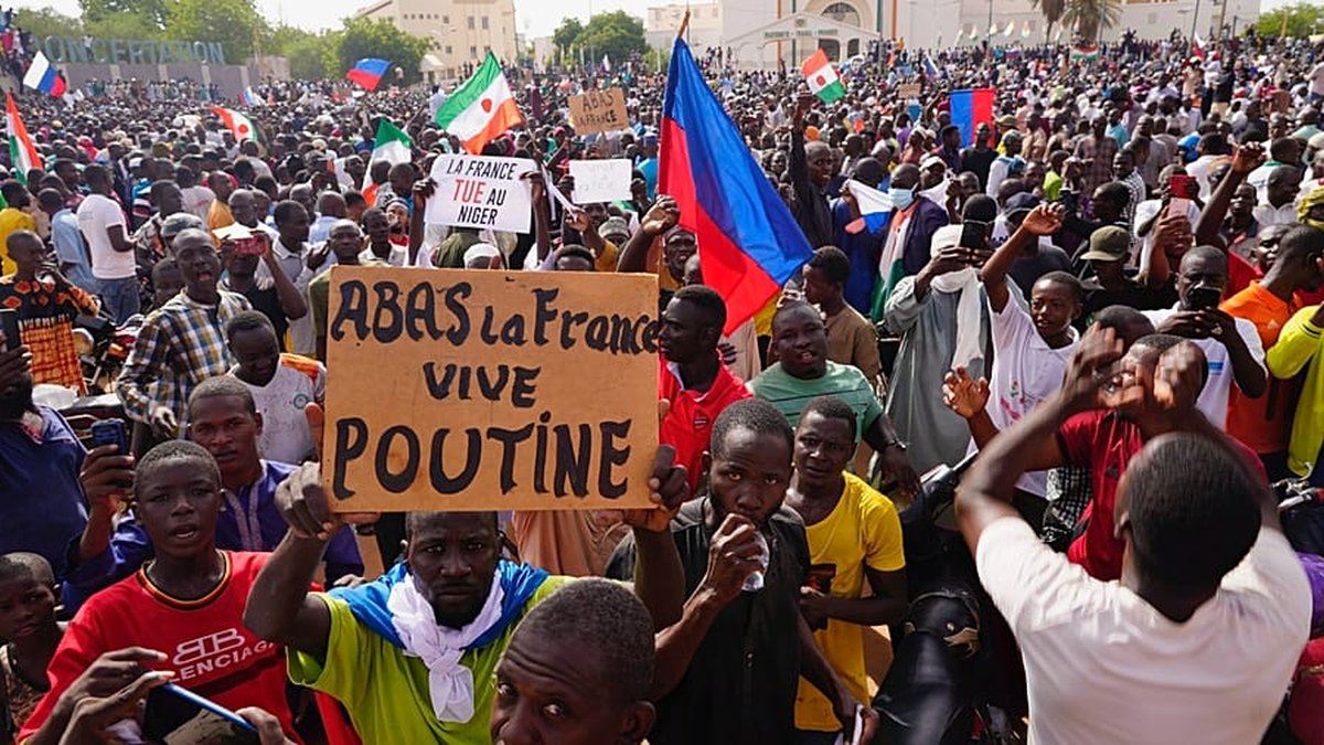 Nijeer Faransiiska ku eedeeyay inay dagaalka ciidamadeeda ka dhalisay, Parisna waa ka jawaabtay