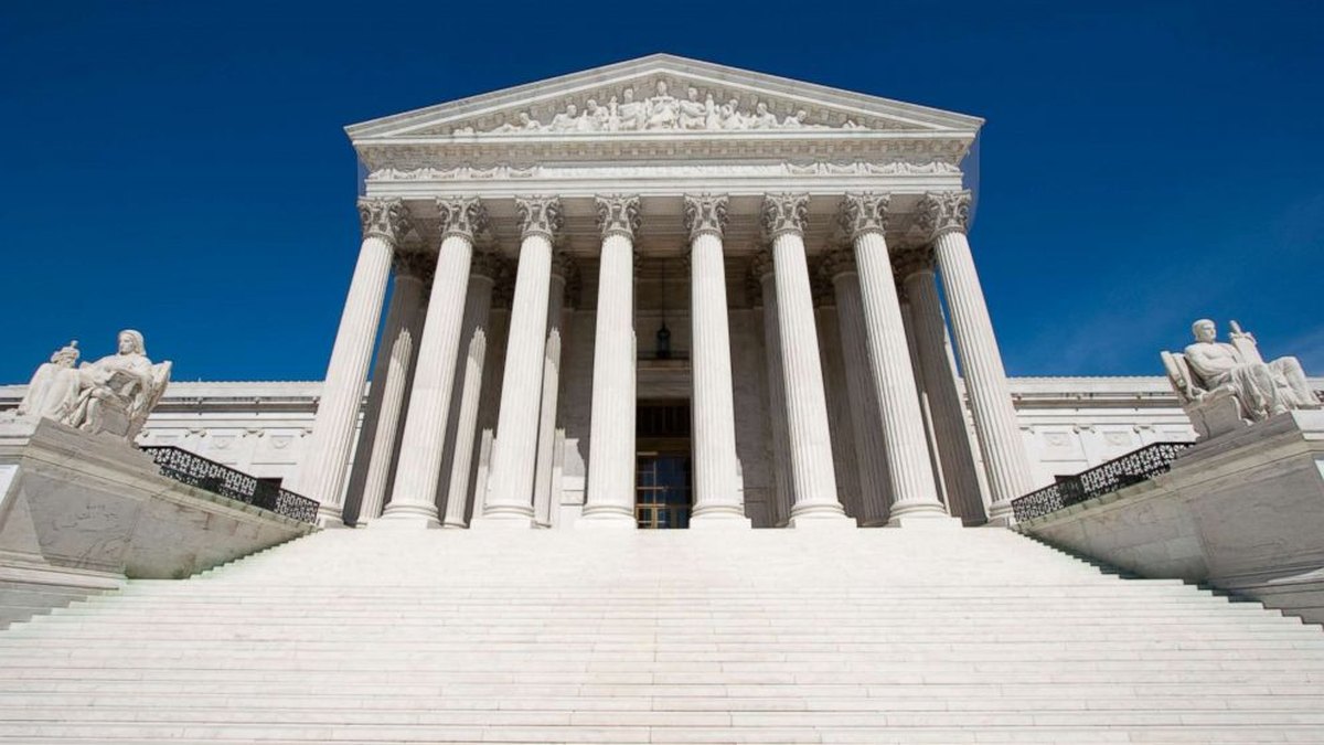 Maxkamadda Sare ee Mareykanka ogolaatay in maamulka Trump sii wado diyaarinta dadka dib u soo laabasho ku yimaada dalal saddexaad