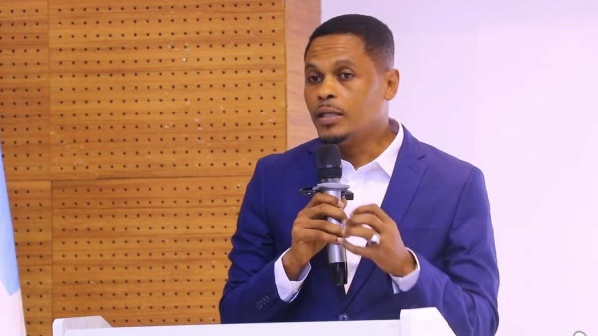 Wasiiradda Warfaafinta Oo Ka Qayb Qaadatay Daah-furka Tarjumaadda Carabiga ee Xusuus-qorka Madaxweynihii Hore