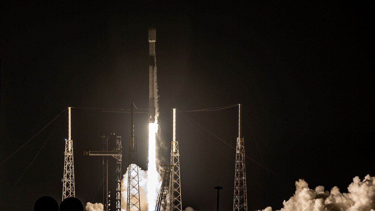 Marakiibta Falcon 9 ee SpaceX ayaa ku dhacaya Dayaxa Agoosto 5, Qaraxyo Burbur ah Oo Laga Yaabo In Laga Arko Dhulka