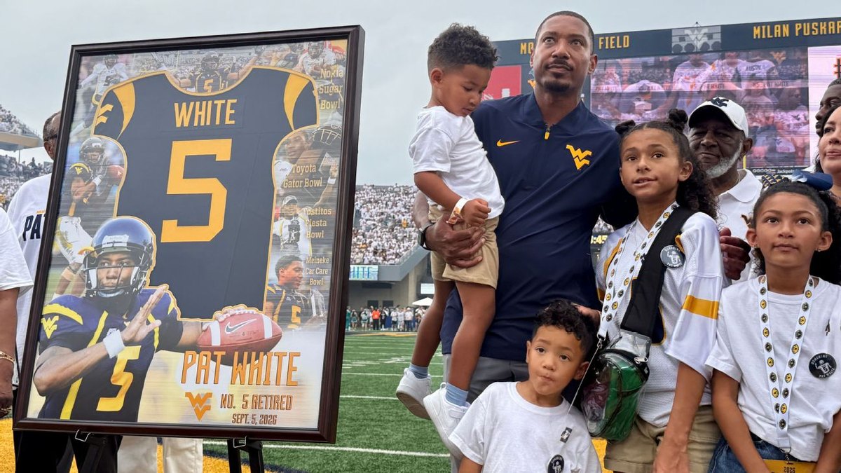 Jamaaladda Pat White ee West Virginia waxaa la xiray koobka 5-aad