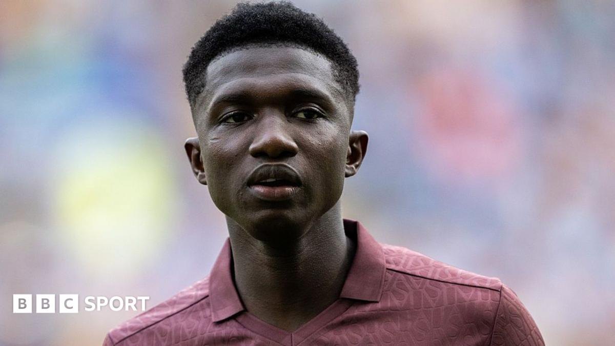 Lamine Camara: 'Waxaan u gudubay xilli ciyaareedka' kadib burburka heshiiska Chelsea