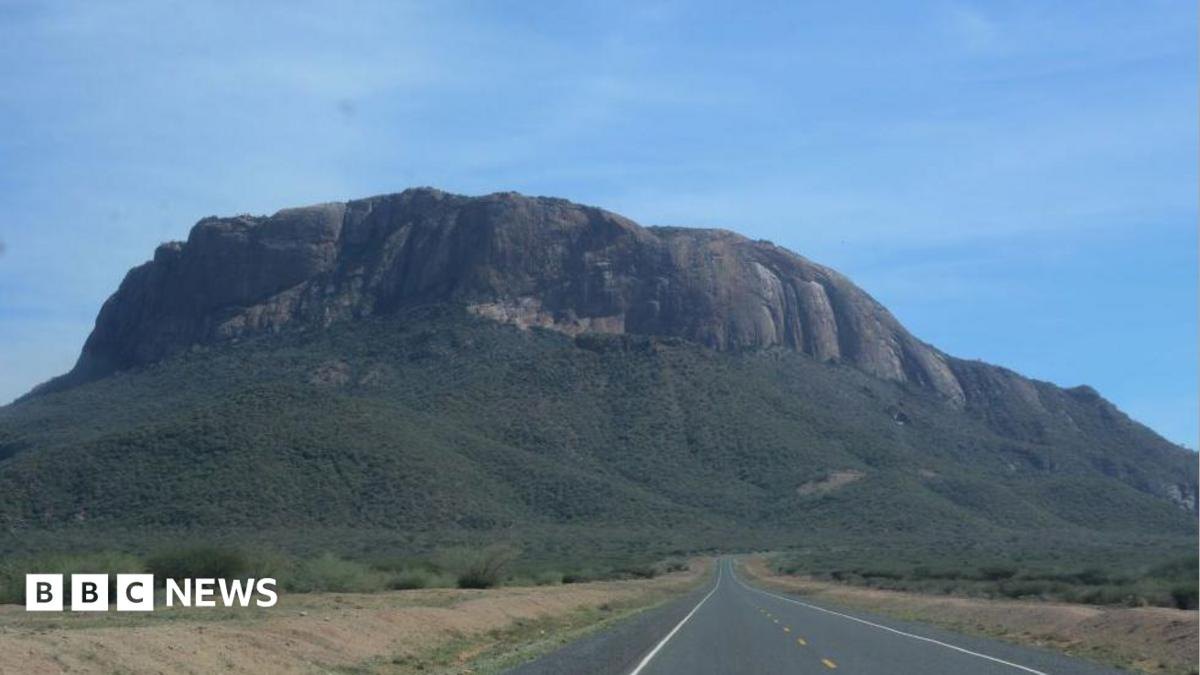 Helikopter ku dhacay Jabuuti Ololokwe, Kenya, wuxuu ku dhintay saddex qof