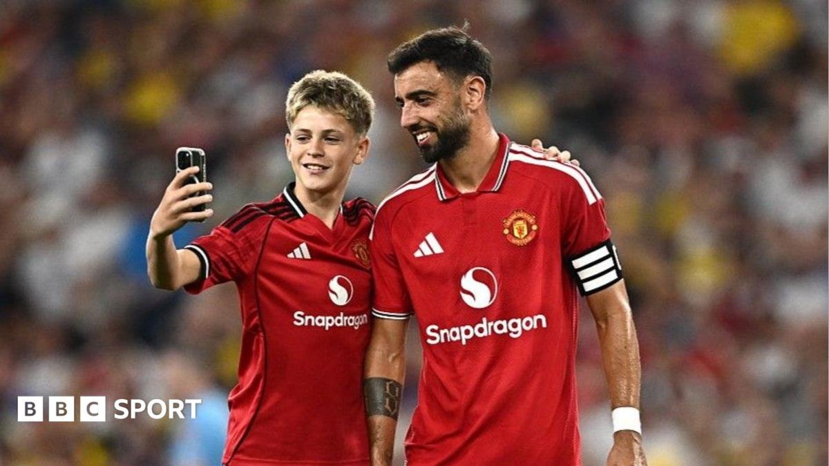 Bruno Fernandes oo xariiqda udgoonka ah ka mid ah ciyaartii Croke Park
