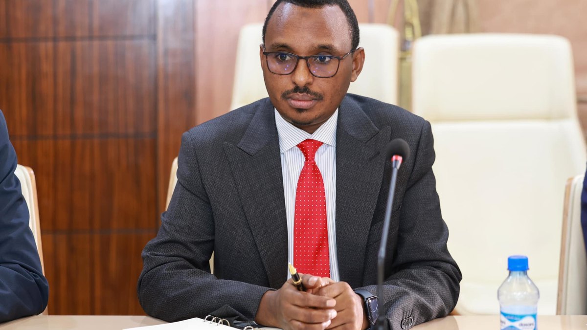 Hantidhawrka oo u digay guddiga shaqaalaha rayidka kadib amarkii Xamza