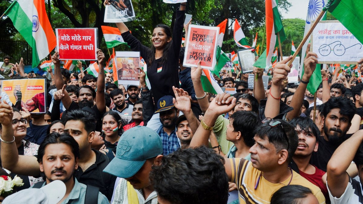 Baarlamaanka India oo ansixiyay sharci cunaqabateyn adag oo loo hayo daadinta waraaqaha imtixaanka