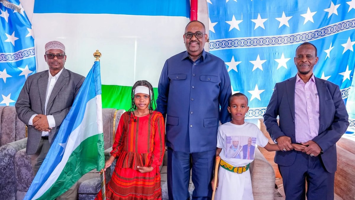 Madaxweynaha Puntland Siciid Cabdullaahi Deni oo booqday Galdogob oo ay ka mid yihiin kulamo bulsho