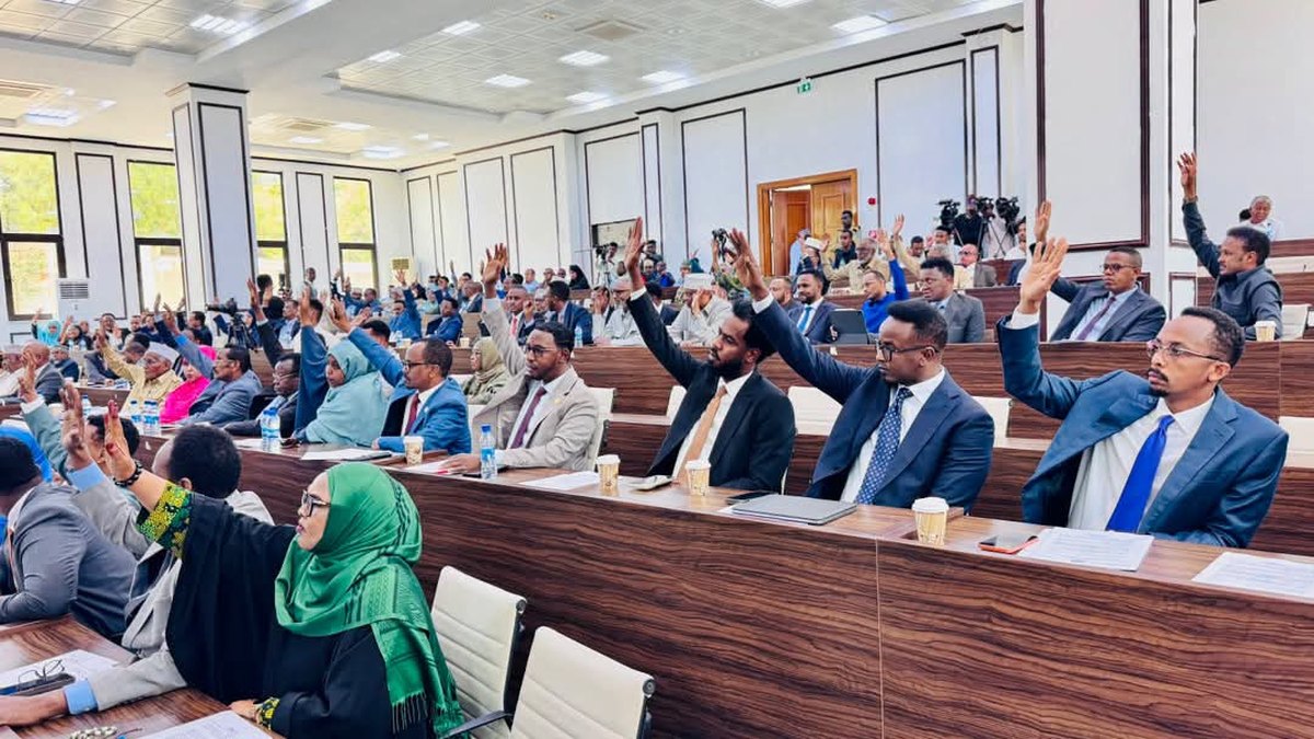 Baarlamaanka Federaalka Soomaaliya Wuxuu Ogolaaday Labo Xubnood oo Ka Mid Noqonaya Guddiga Dastuurka