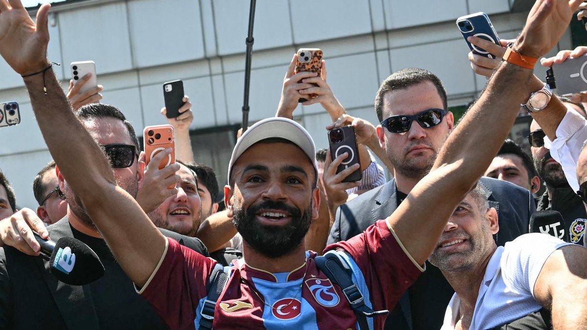 Mohamed Salah oo yimid Istanbul ka hor inta uusan Trabzonspor ku biirin