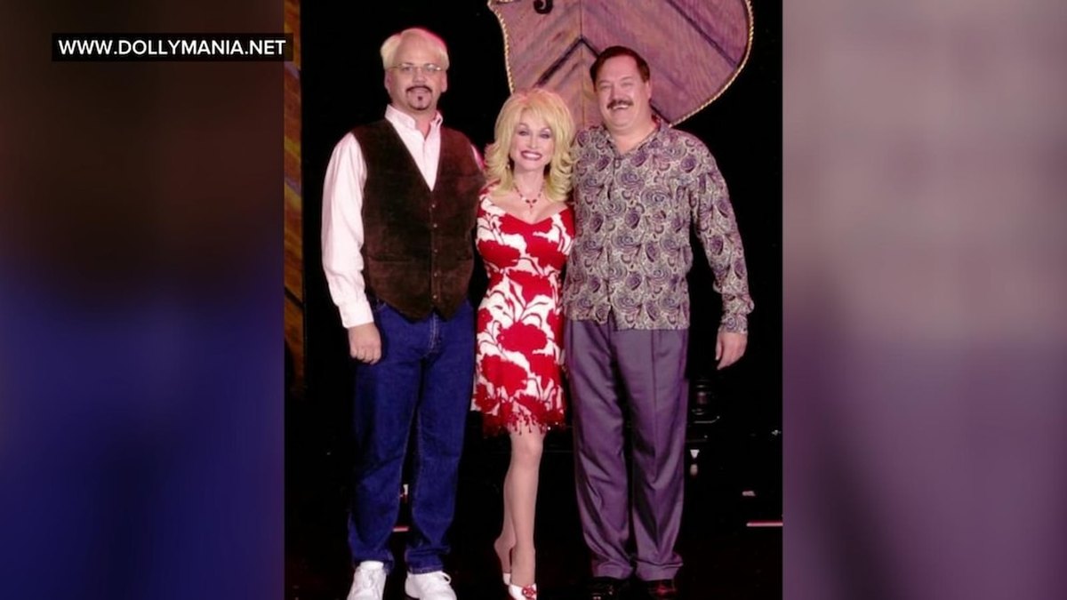 Harrell Gabehart iyo Patric Parkey Oo Haysta Ururinta Ugu Weyn ee Maaddada Dolly Parton