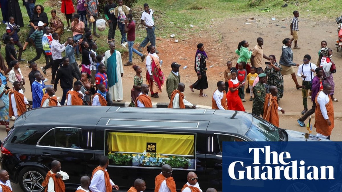 Boqor Oyo ee Uganda wuxuu ku dhintay dalkaasi, xilkaana wuxuu ku wareegay warbaahinta