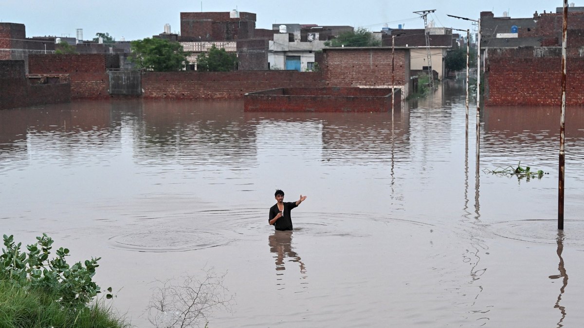 Roobabka Monsoon-ka iyo Daadadka Pakistan Oo Dilay Ugu Yaraan 107 Qof