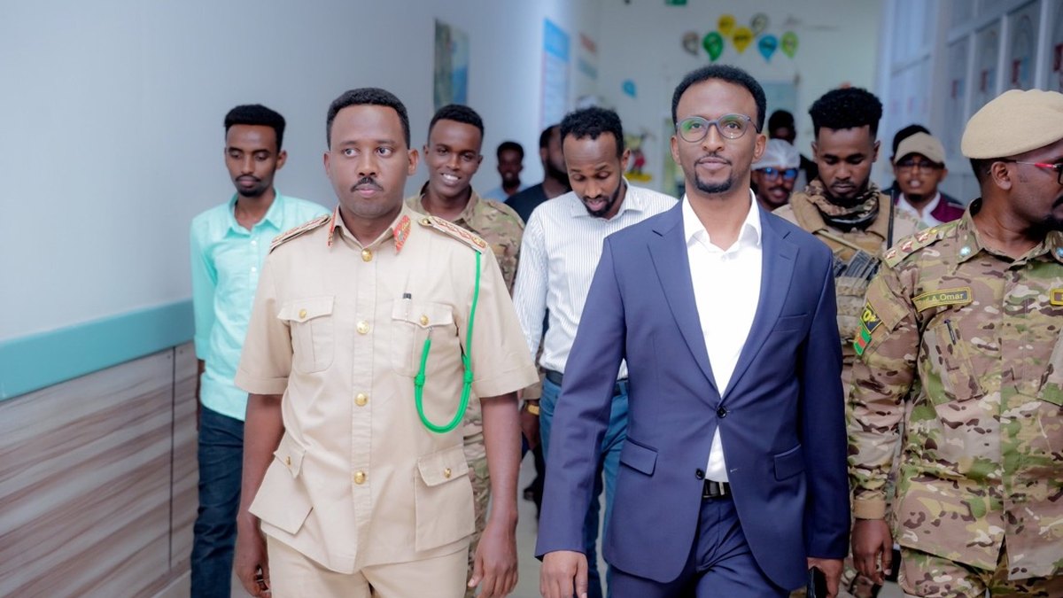 Sarkaal sare oo ciidamada Soomaaliya ku booqday isbitaalka magaalada Muqdisho