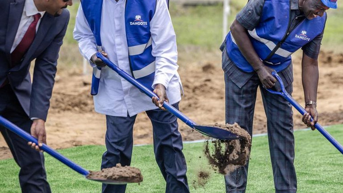 Madaxda Afrika oo dhigaya dhulka qalabka Dangote ee Kenya oo lacagta ku dhow 16 bilyan