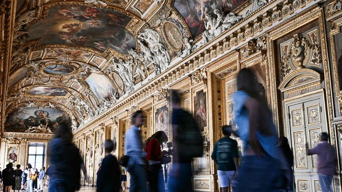 Louvre waxay dib u furtay Apollo Gallery ka dib dhacii Octobar 2025