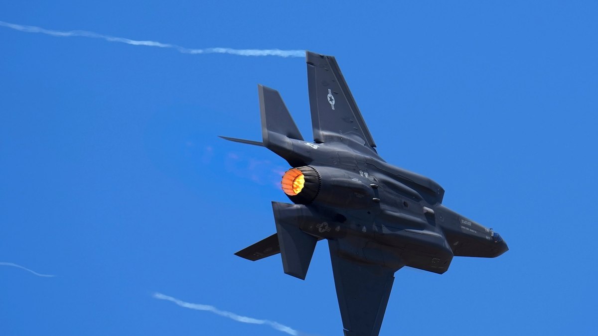 Maraykanku wuxuu baaritaan ku sameynayaa sida qaybo ka mid ah diyaaradaha F-35 u gaareen Hong Kong